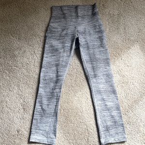 Lululemon wonder under crops